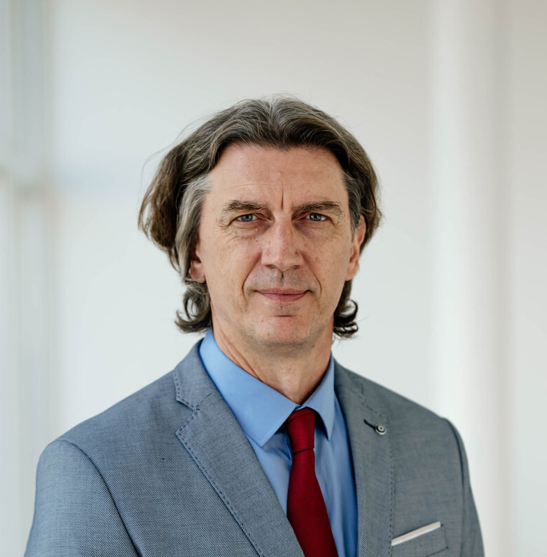 Dr Mladomir  Milutinović